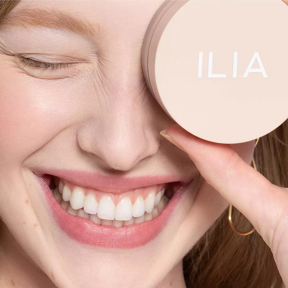 ILIA Soft Focus Finishing Powder - Image 3