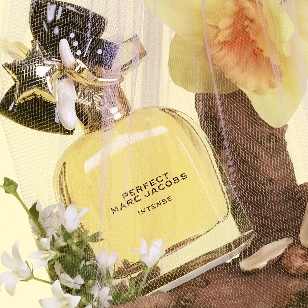 Marc Jacobs Fragrances Perfect Intense Eau De Parfum Travel Spray 4 Marc Jacobs Fragrances Perfect Intense Eau De Parfum Travel Spray - Image 2