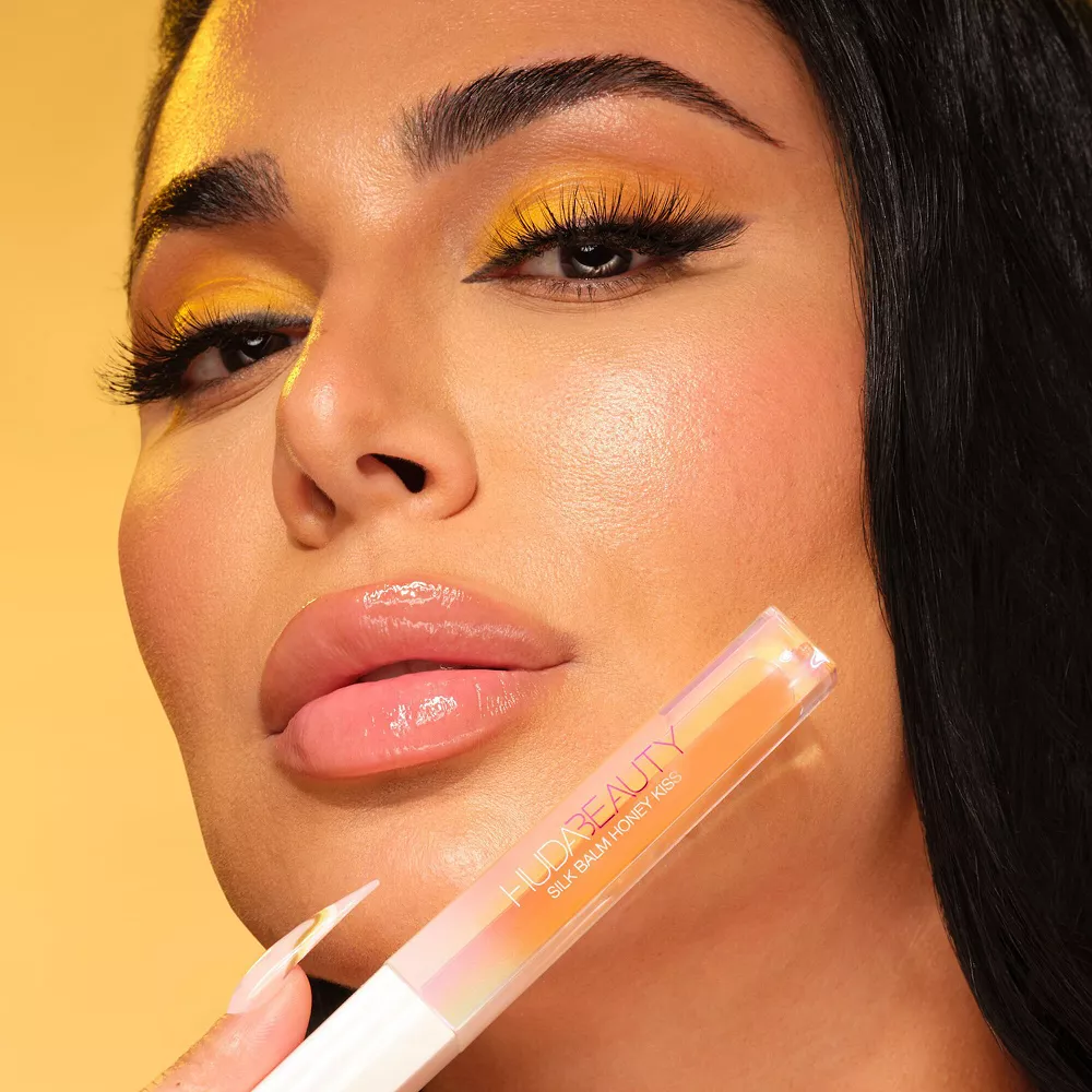 HUDA BEAUTY Silk Balm Honey Kiss Lip Balm 4 HUDA BEAUTY Silk Balm Honey Kiss Lip Balm - Image 2