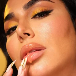 HUDA BEAUTY Silk Balm Honey Kiss Lip Balm 8 HUDA BEAUTY Silk Balm Honey Kiss Lip Balm -body spray shop 5185540 ALT2