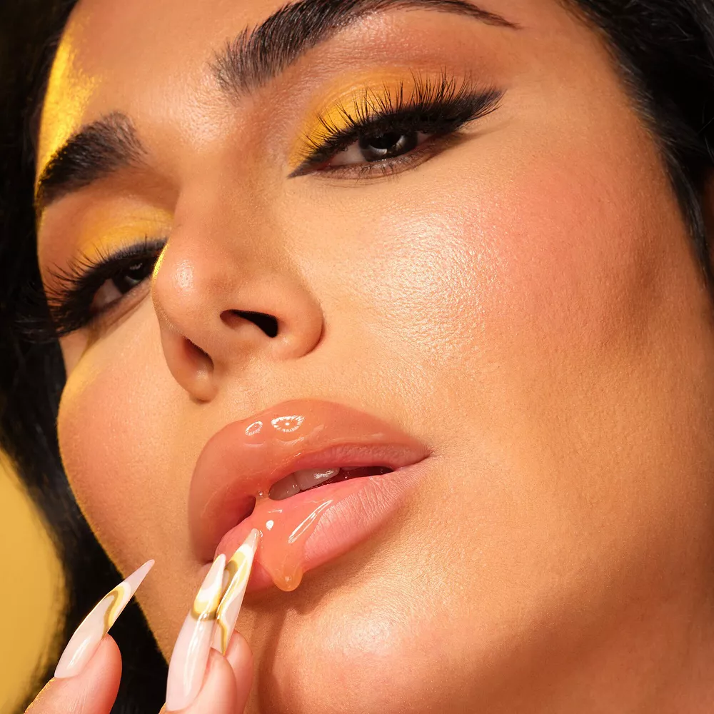 HUDA BEAUTY Silk Balm Honey Kiss Lip Balm 5 HUDA BEAUTY Silk Balm Honey Kiss Lip Balm - Image 3